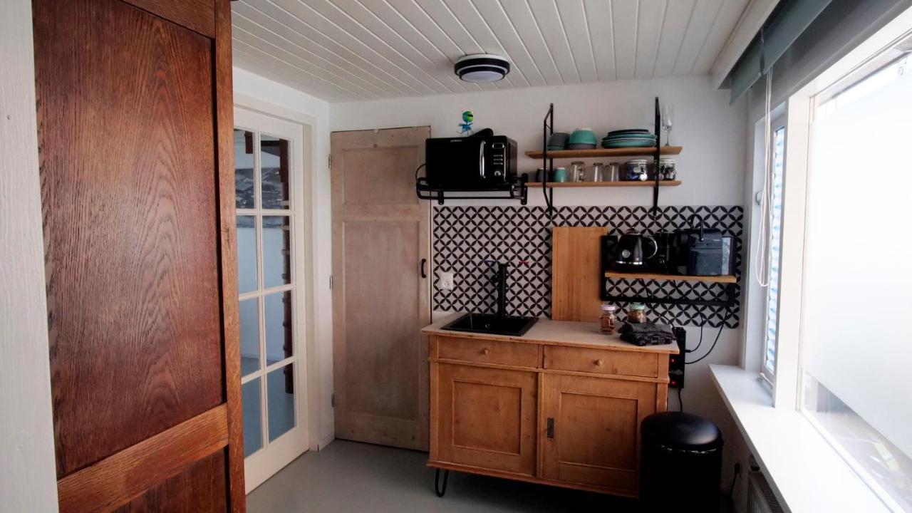 Houseboat Apartment With Water Terrace, Free Parking, Free Bikes & Fast Wifi Amszterdam Kültér fotó