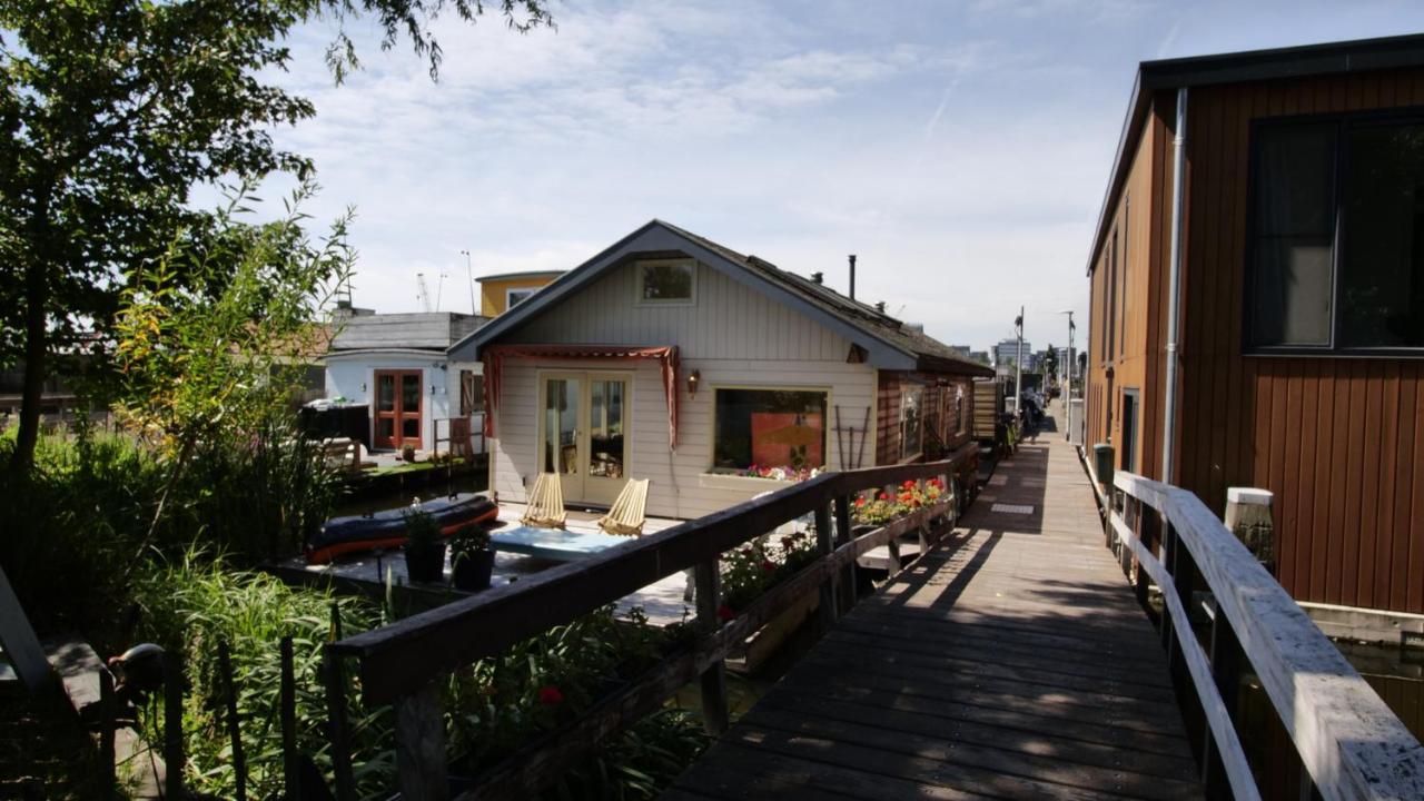 Houseboat Apartment With Water Terrace, Free Parking, Free Bikes & Fast Wifi Amszterdam Kültér fotó